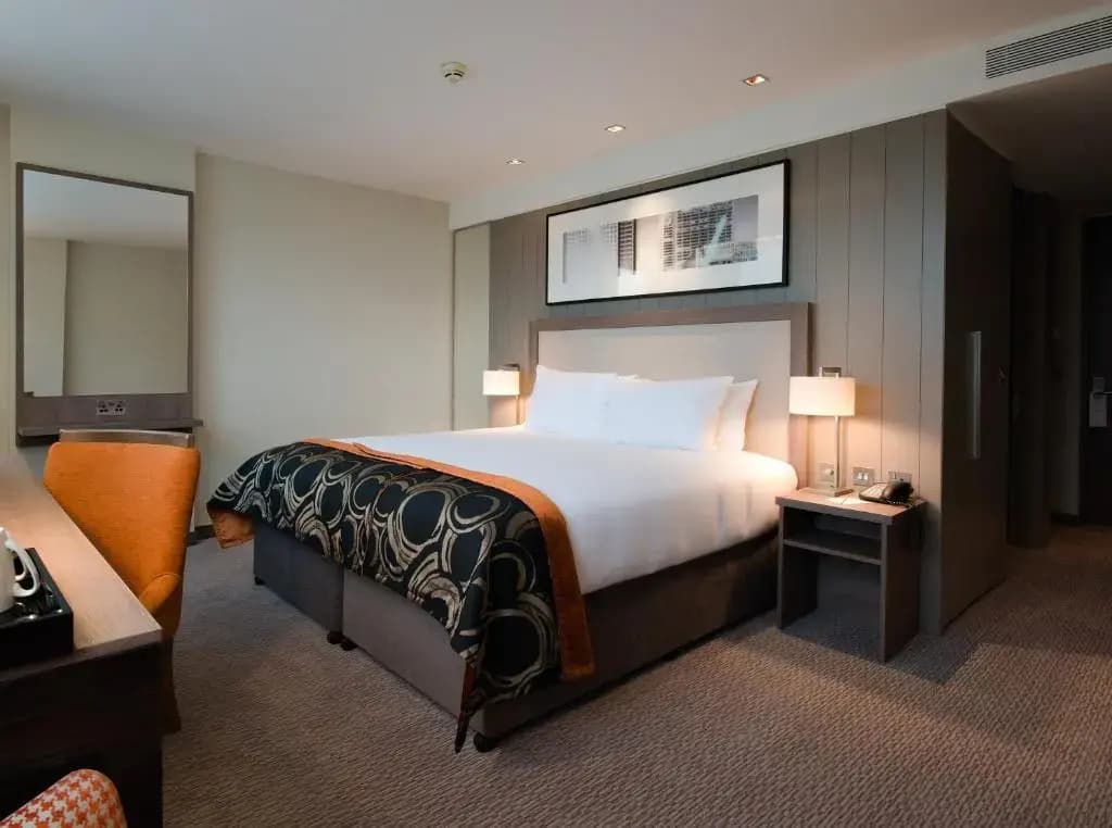 Clayton Hotel Chiswick - photo 9