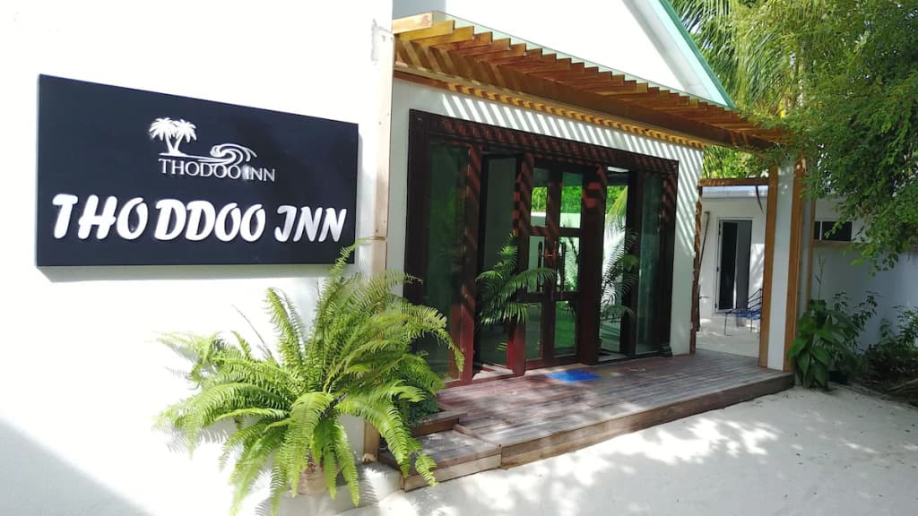 Blue Water Thoddoo Inn - photo 1
