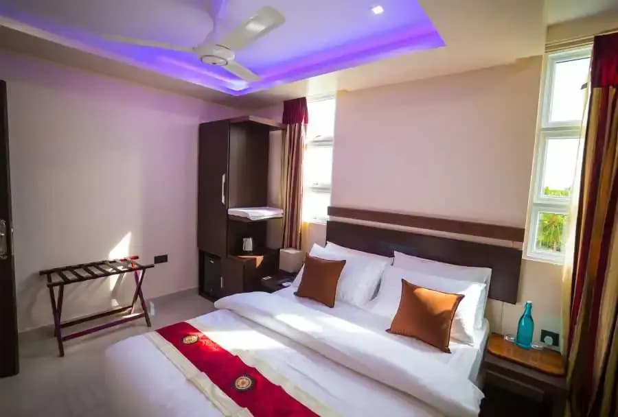 The White Harp Beach Hotel - photo 5