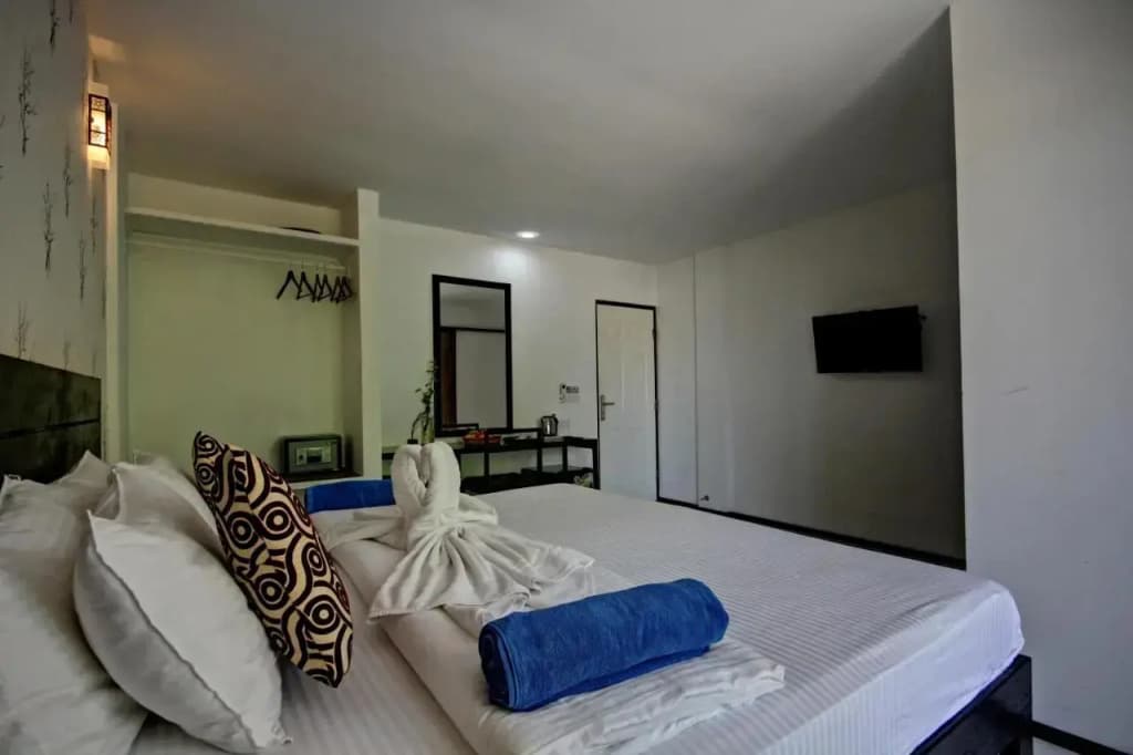 Crown Beach Villas Hotel - photo 2
