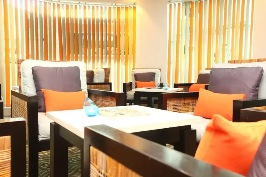 Beehive Central Hotel - photo 11