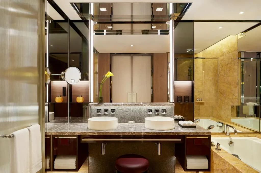 Four Seasons Hotel Hong Kong - photo 21