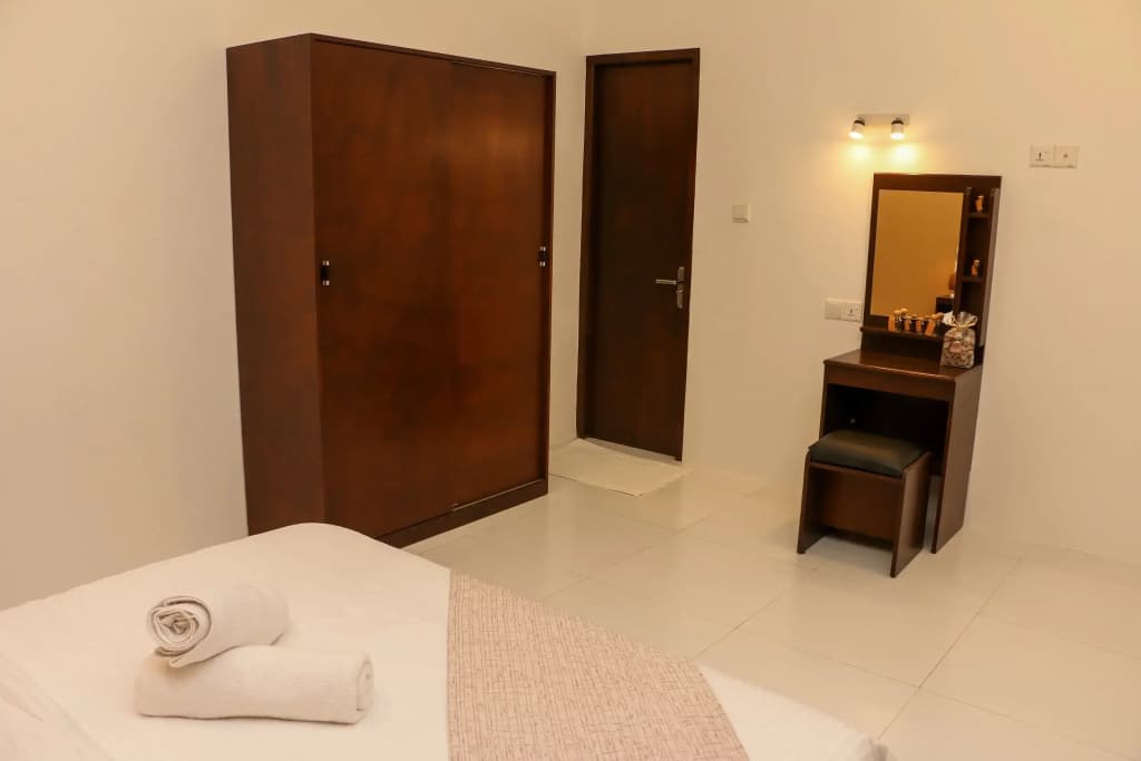 The Castaway Retreat Hotel - photo 12