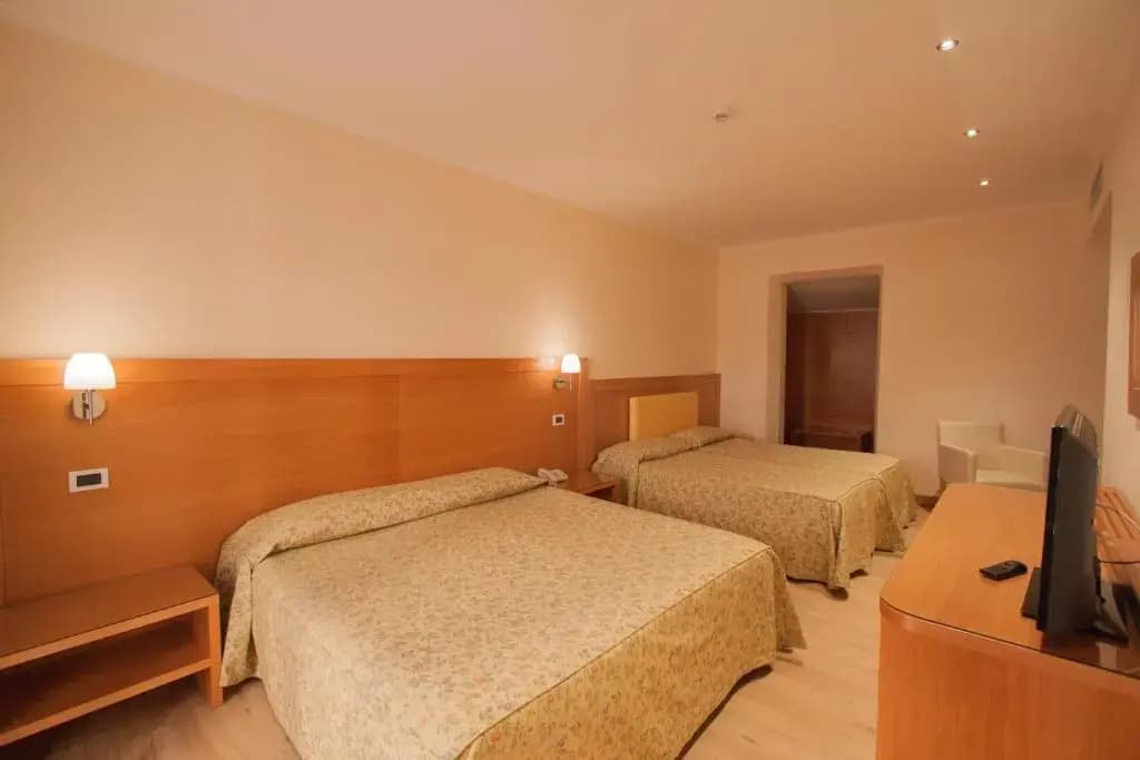 Laurentia Hotel - photo 4