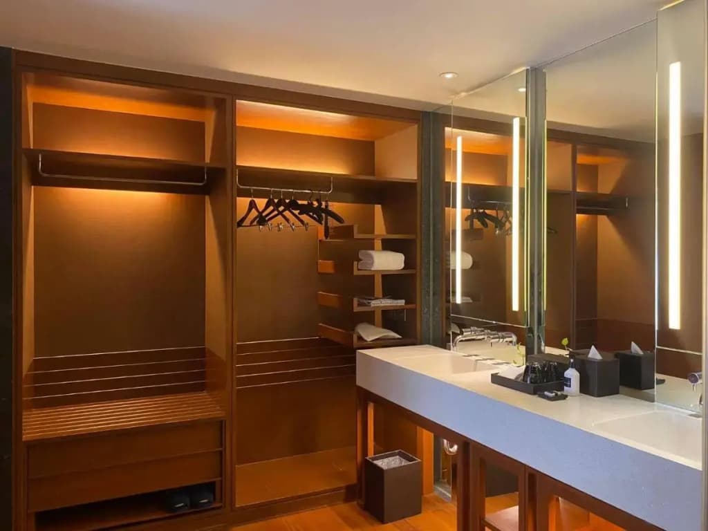 Hansar Bangkok Hotel - photo 22