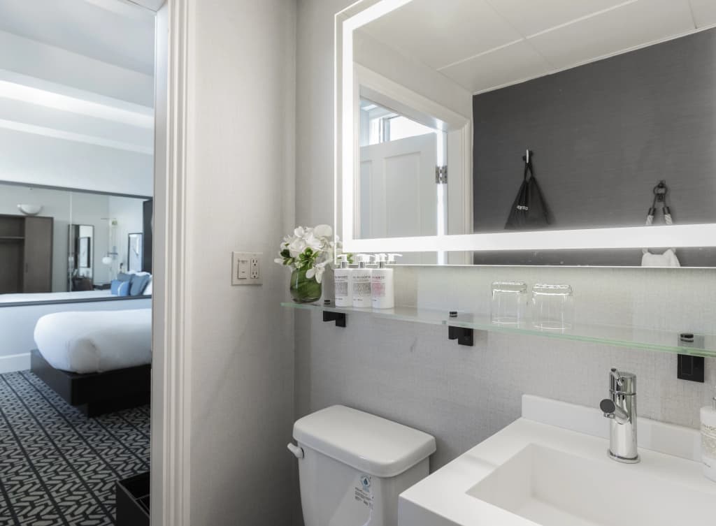 Harbor Court Hotel - photo 8