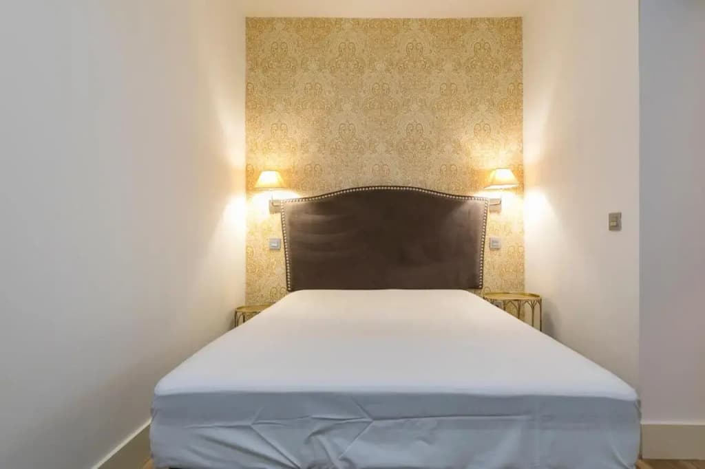 HOMEABOUT DIEGO DE LEÓN Apartment I - photo 17