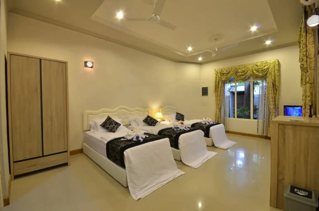 Ukulhas Beach Inn Hotel - photo 10