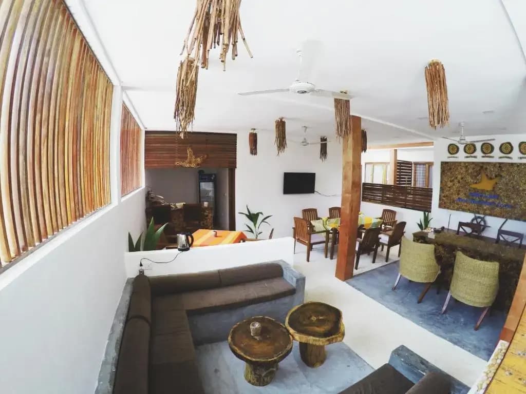 Dhiffushi White Sand Beach Hotel - photo 2