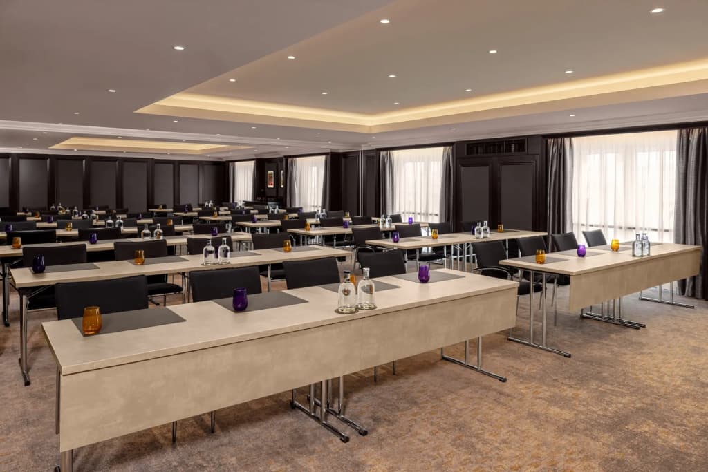 Hilton Vienna Plaza - photo 32