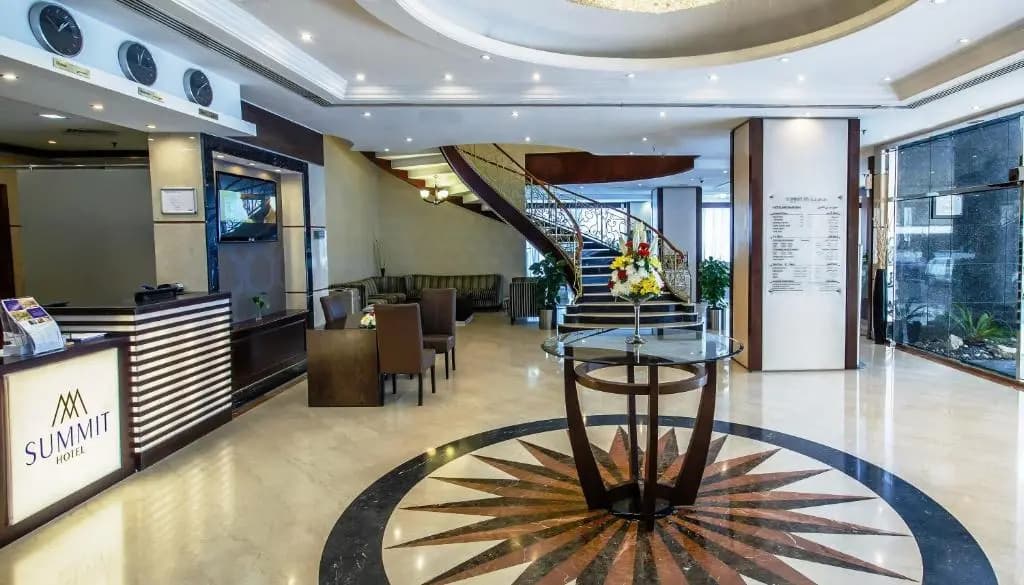 Landmark Summit Hotel - photo 10