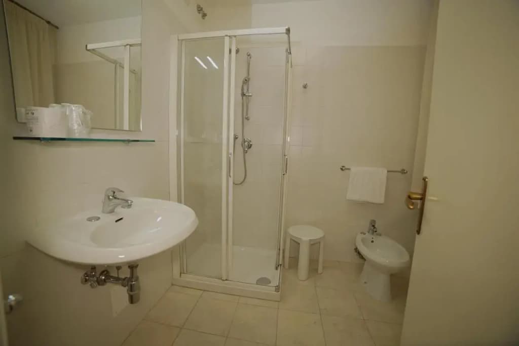 Hotel Canada - photo 9