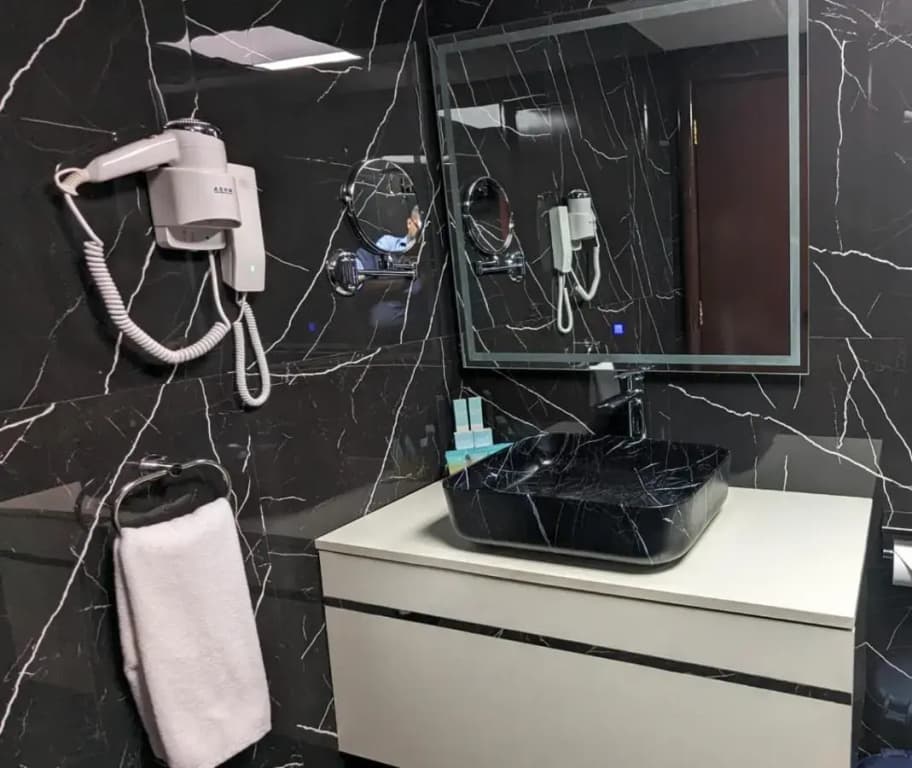 Sharjah Royal Tulip Hotel apartment - photo 11
