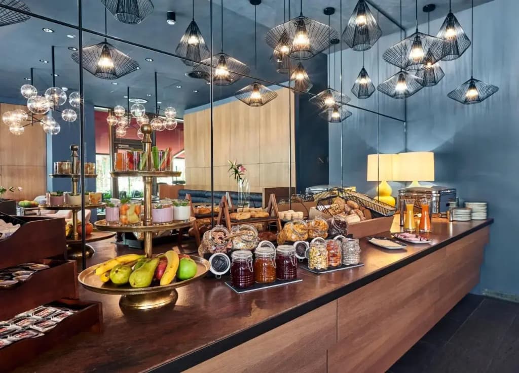 June Six Hotel Berlin City West - photo 12