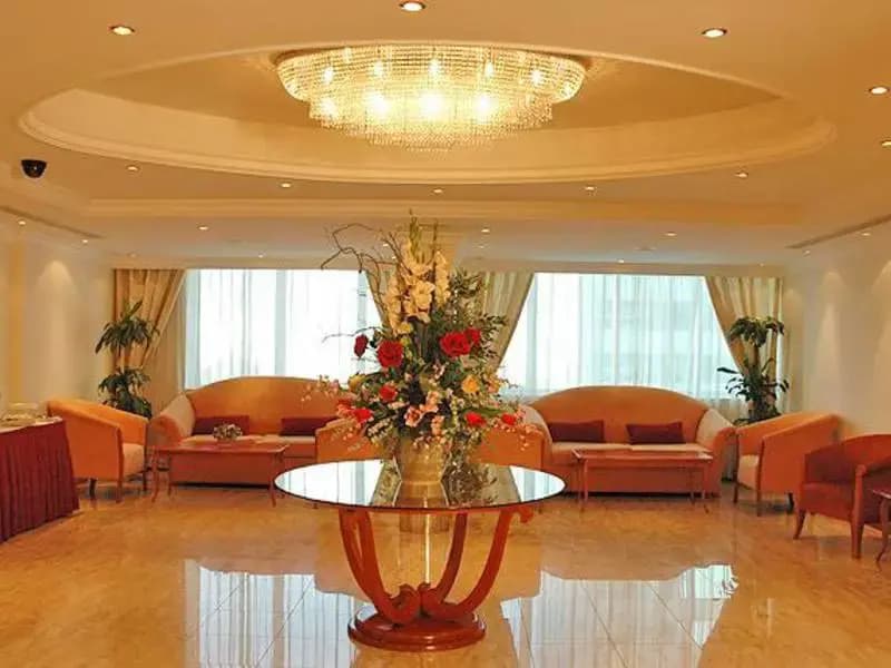 Embassy Suites Hotel - photo 2