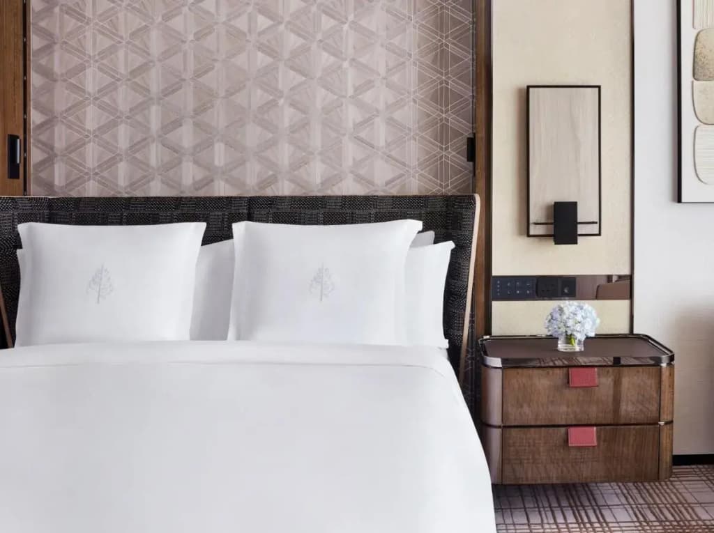 Four Seasons Hotel Hong Kong - photo 3
