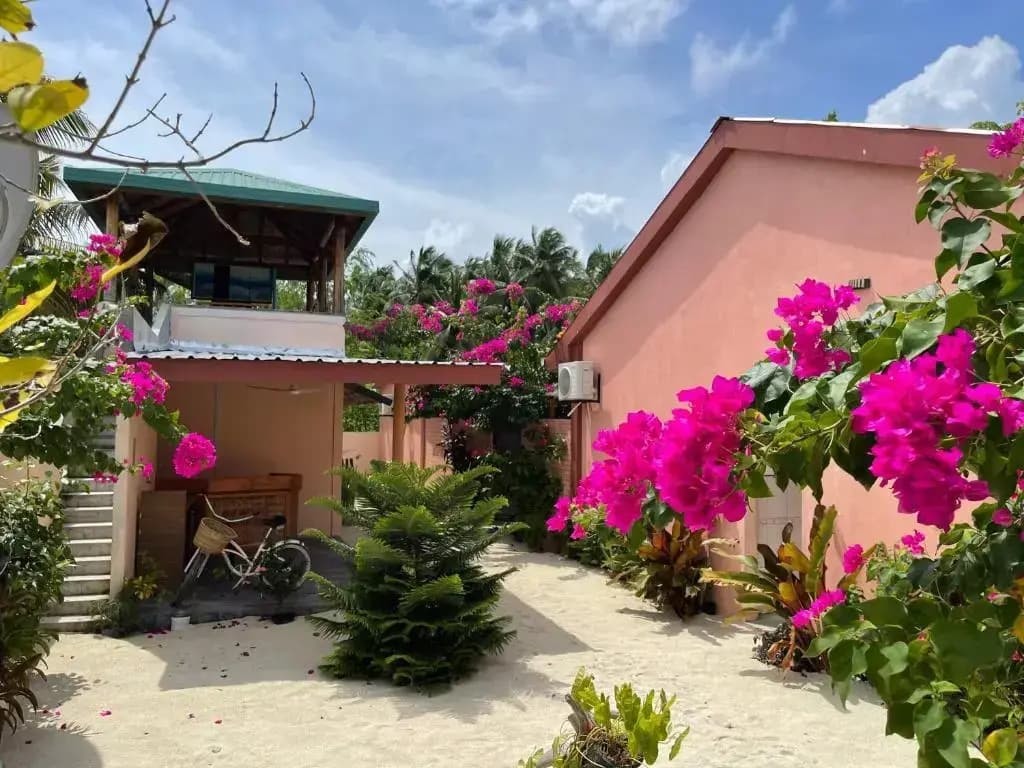 New Breeze Thoddoo Inn - photo 12