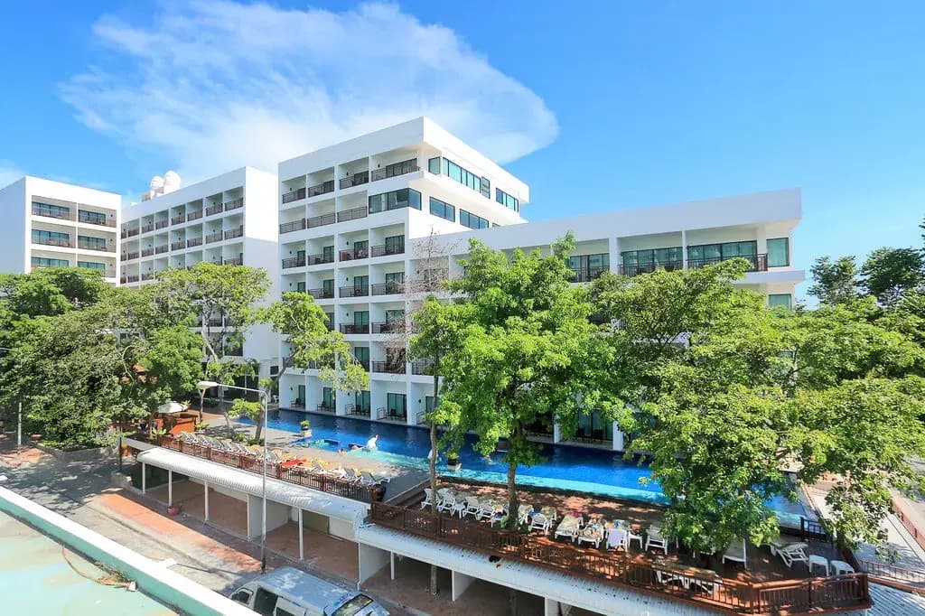 Cosy Beach Hotel - photo 1