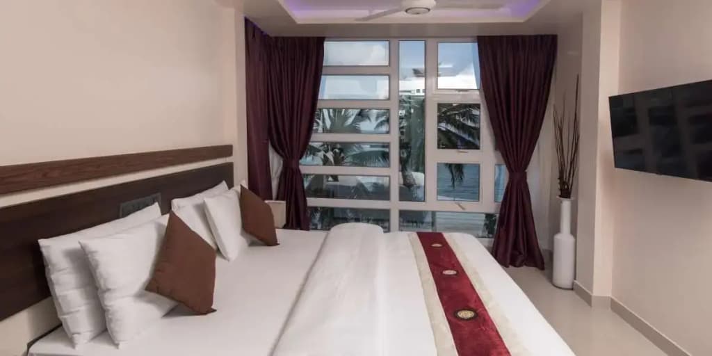 The White Harp Beach Hotel - photo 7