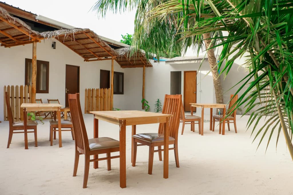 The Castaway Retreat Hotel - photo 19