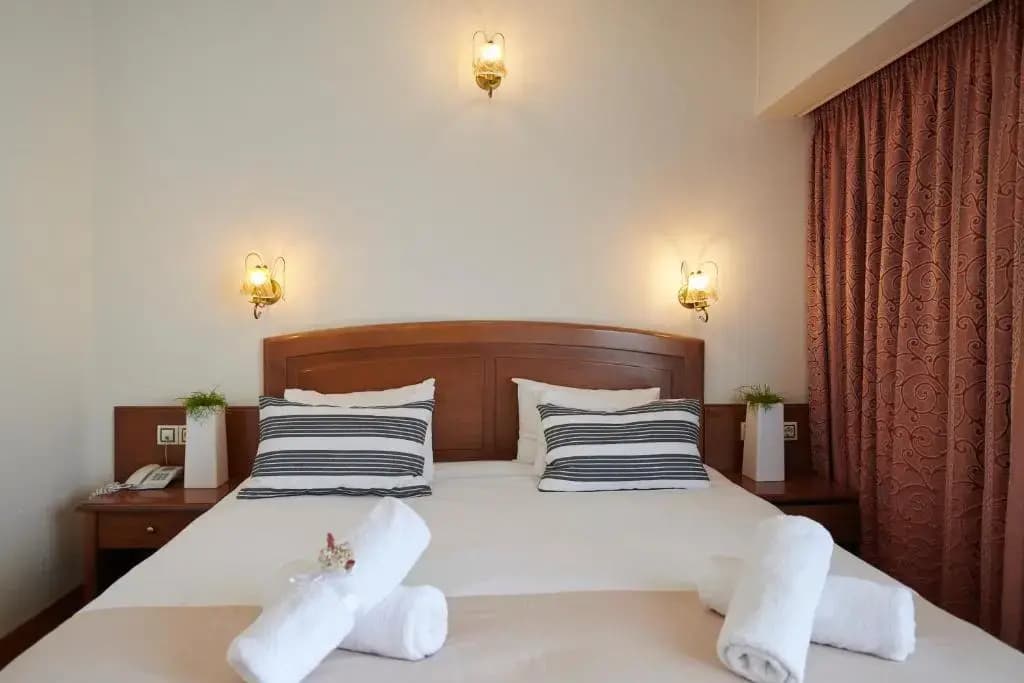 Crystal City Hotel - photo 3