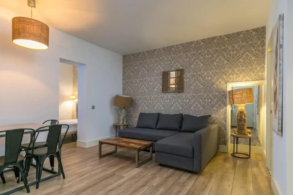 HOMEABOUT DIEGO DE LEÓN Apartment I - photo 3