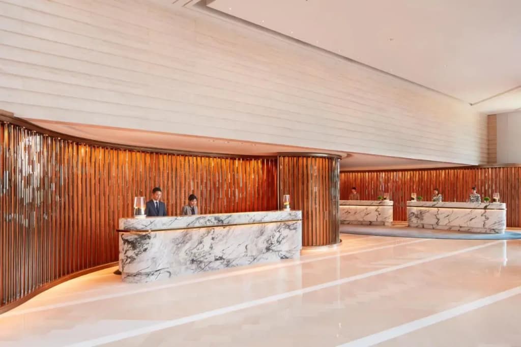 Four Seasons Hotel Hong Kong - photo 2