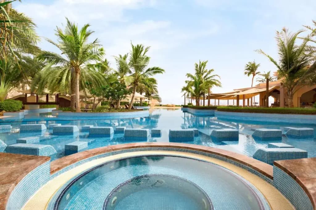 Hilton Muscat Al Bandar - photo 10