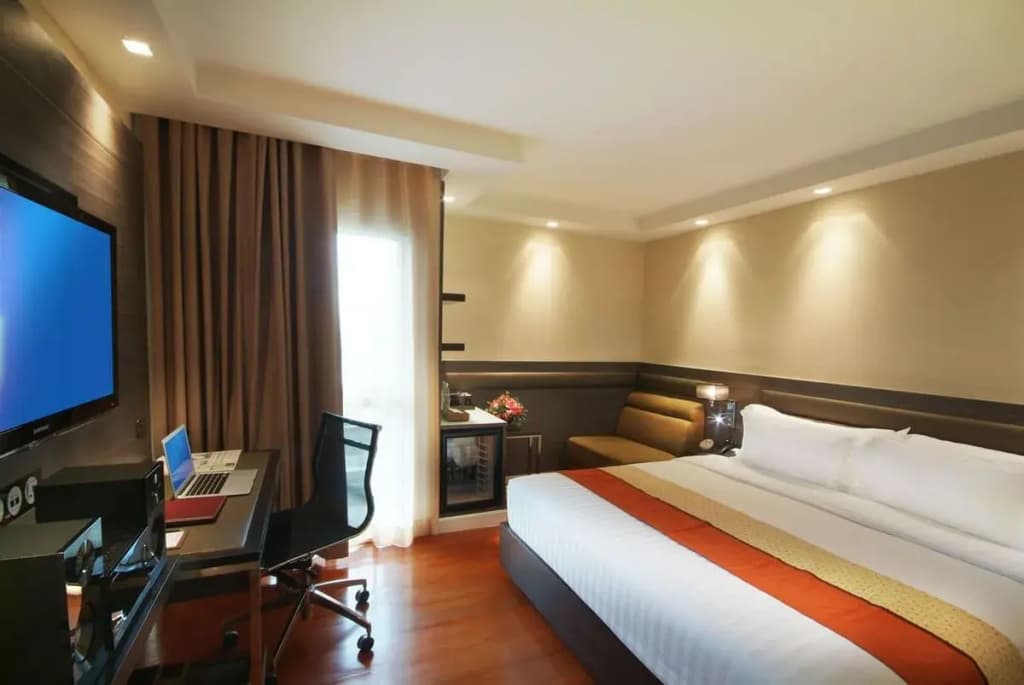 Amora NeoLuxe Hotel - photo 5