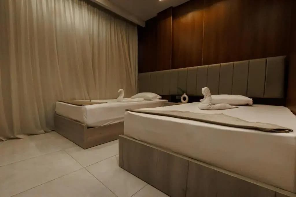 City Hotel - photo 5