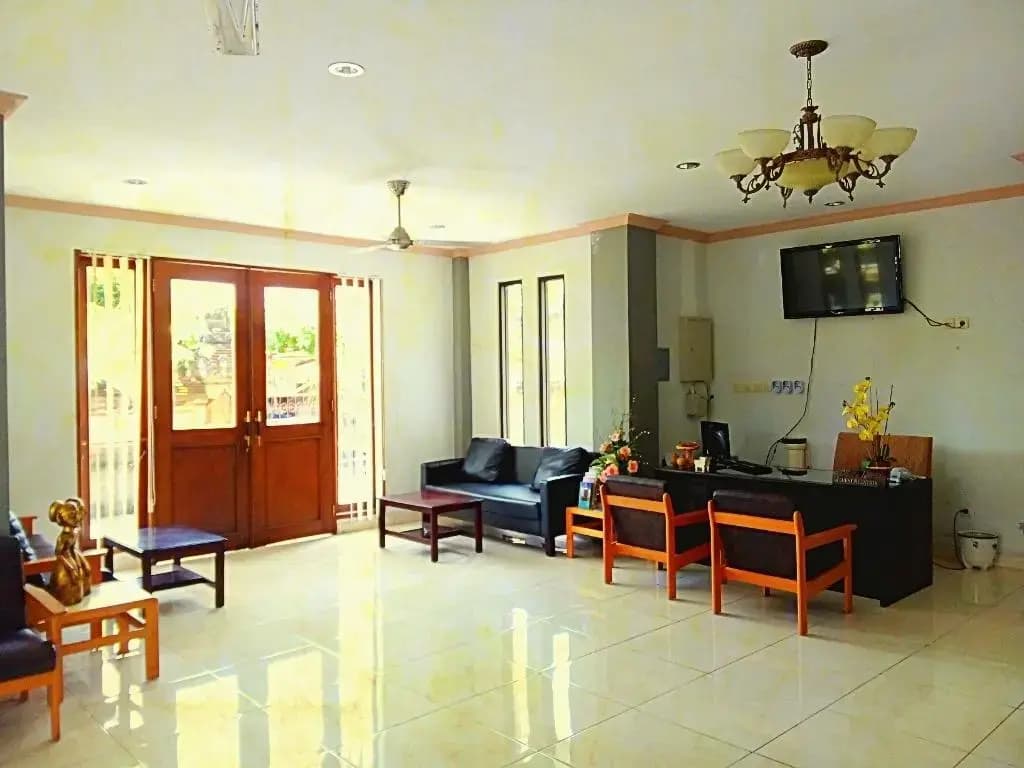 Udayana Lodge Denpasar - photo 2