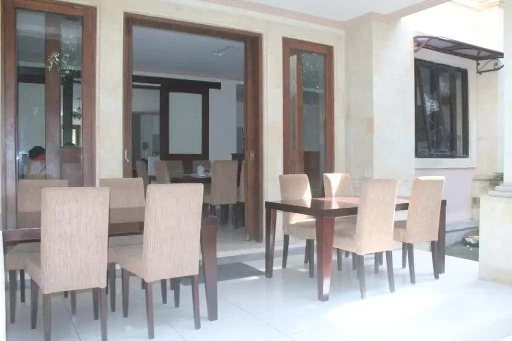 Udayana Lodge Denpasar - photo 12