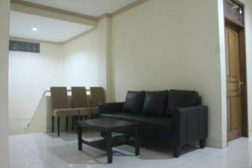 Udayana Lodge Denpasar - photo 10