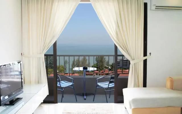 Home-Suites – Amazing Oceanfront Penang - photo 3