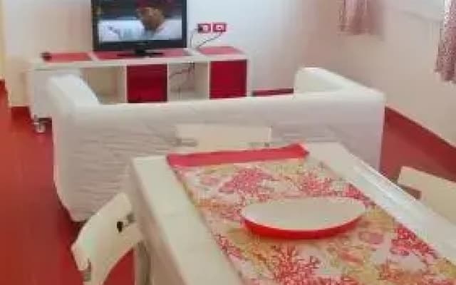 Red Flat - photo 2
