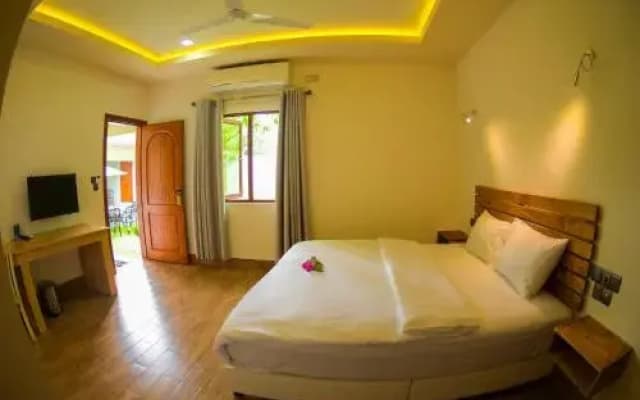 Equator Residence - photo 4