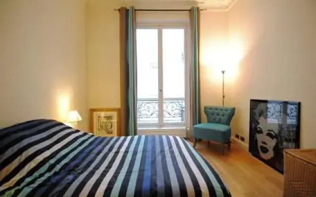 Champs Elysees Homestay - photo 2