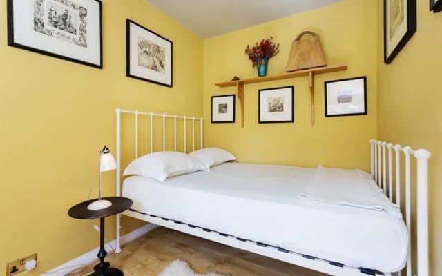Three Bedroom House in Hampstead Garden Suburb - photo 3