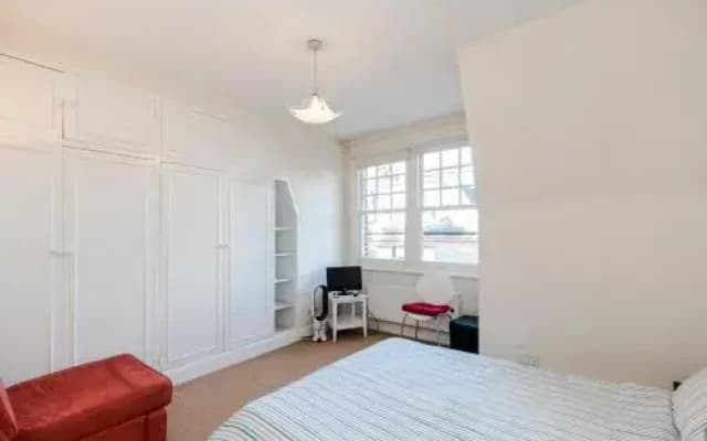 2 bedroom modern apartment on historic Marylebone Lane - photo 3