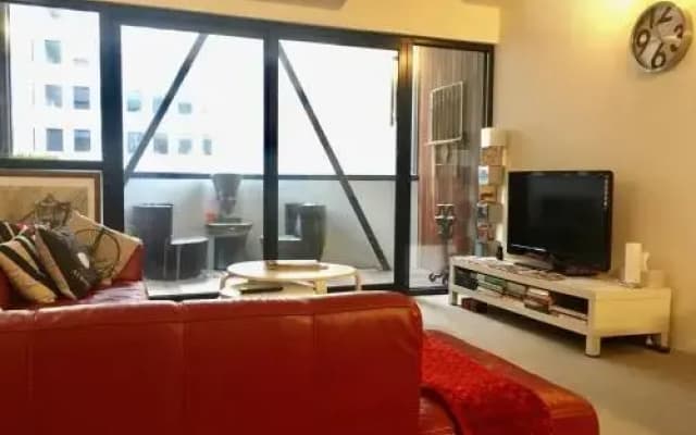 Quiet Laneway Apartment Near Bourke St Mall - photo 3