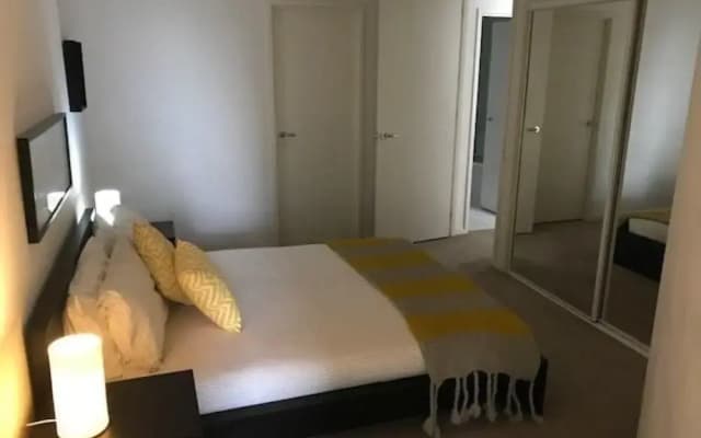 Melbourne Stays - City Point Suite - photo 3