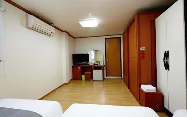 Goodstay Greentel Hotel - photo 4