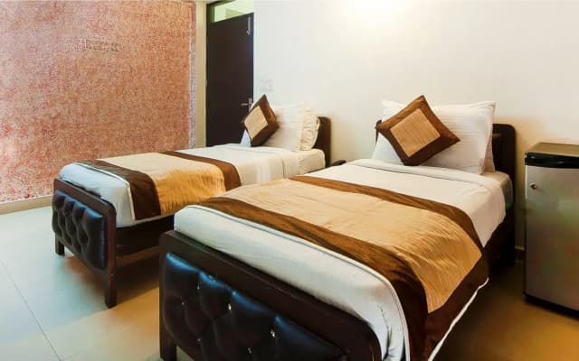 Charanpahari Hotel by OYO Rooms - photo 2
