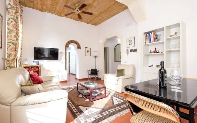 Rustic Retreat on Cobblestone Street - photo 3