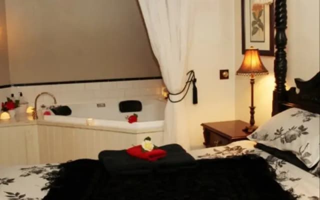 Forest Edge Cottage at Merrow Cottages - photo 4