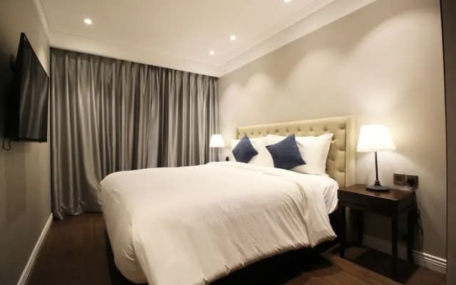 Neo Classic Condo - photo 5