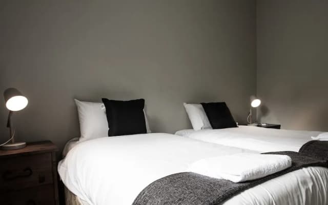 ReadySet Apartments on Altona - photo 5