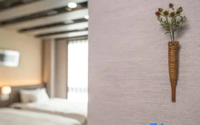Tanimachikun Hotel Crush On - photo 3