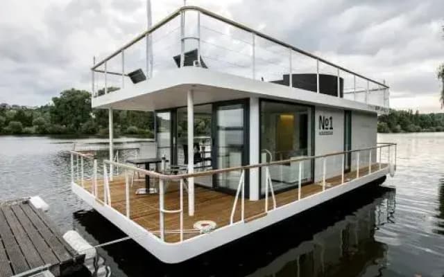 VIPliving Houseboat - photo 2