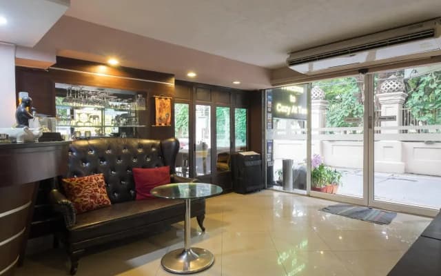 Cozy at Ten Hotel Bangkok - photo 2